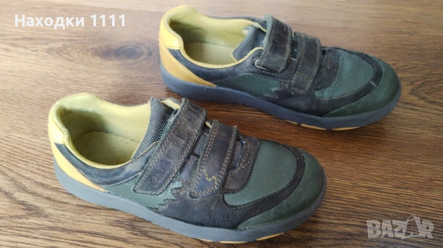 Оригинални обувки Clarks с лепки, естествена кожа, номер 32.5, отлични, снимка 3 - Детски обувки - 53536677