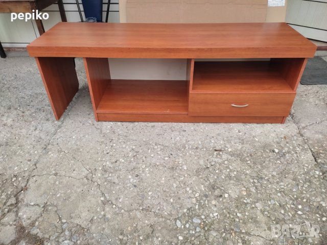 Продавам тв шкаф изработен от пдч