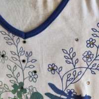 Блуза с нежни цветя и дискретни камъчета, снимка 9 - Тениски - 28446653