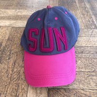 Шапка с козирка в сиво и розово SUN, снимка 1 - Шапки - 33448635