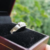 Диамантен пръстен 14карата 18 Диамaнт и Сертификат от AGL Нов кутия, снимка 2 - Пръстени - 11072299