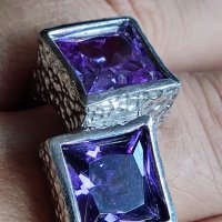 Интересен сребърен пръстен с Пурпурни Аметисти, снимка 1 - Пръстени - 38105772