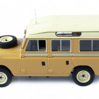 LAND ROVER Series II 109 Station Wagen 4x4 1968 - мащаб 1:43 на IXO моделът е нов в PVC дисплей-кейс, снимка 2 - Колекции - 38779618
