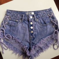Дамски дънкови къси панталони, лилава боя, странични вързанки, снимка 2 - Къси панталони и бермуди - 36936466