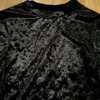 Черна кроп блуза кадифе , снимка 2 - Блузи с дълъг ръкав и пуловери - 43113539