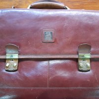 Чанта от естествена кожа, снимка 1 - Антикварни и старинни предмети - 37564710