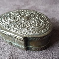 Стара българска възрожденска сребърна кутийка за емфие 19век, снимка 5 - Антикварни и старинни предмети - 33066769