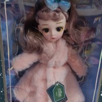 Кукла с мека дрешка, снимка 1 - Кукли - 38666811