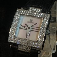 Невероятен дамски часовник SWAROVSKI, снимка 2 - Дамски - 39608716