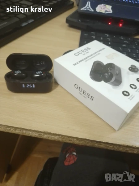 GUESS Bluetooth слушалки – с кутия и дисплей, снимка 1