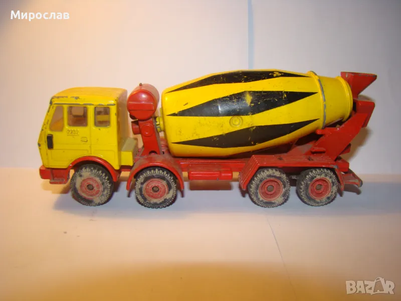 1/55 SIKU MERCEDES BENZ БЕТОНОВОЗ ИГРАЧКА КОЛИЧКА МОДЕЛ, снимка 1