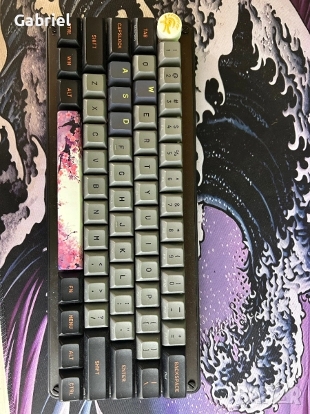 Продавам 2 клавиатури.Първата е cougar puri mini.Втората е keychron c1 , снимка 1