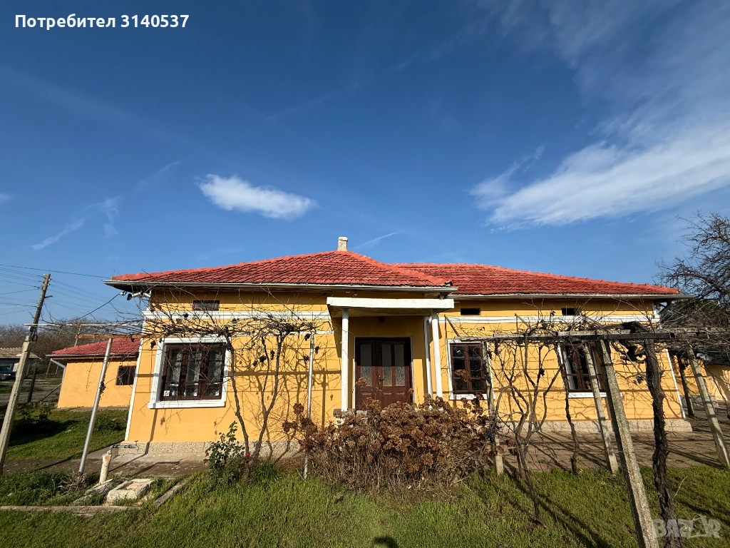 Ремонтирана къща 203кв.м с гараж и 4 спални на 37км от морският бряг, снимка 1