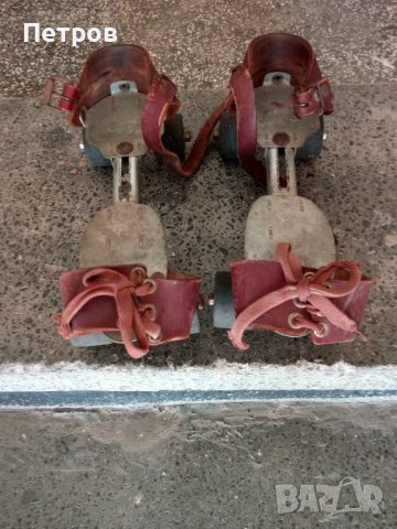 Продавам ролкови кънки от соца.В отлично състояние.