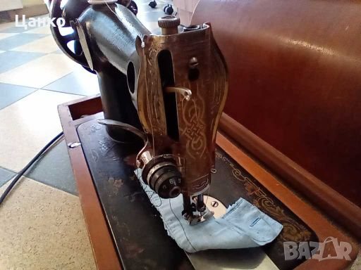 стара шевна машина в дървена кутия , снимка 3 - Шевни машини - 28535313