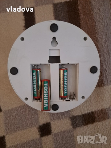 Нощна лампа с четири батерии, снимка 3 - Настолни лампи - 51460540