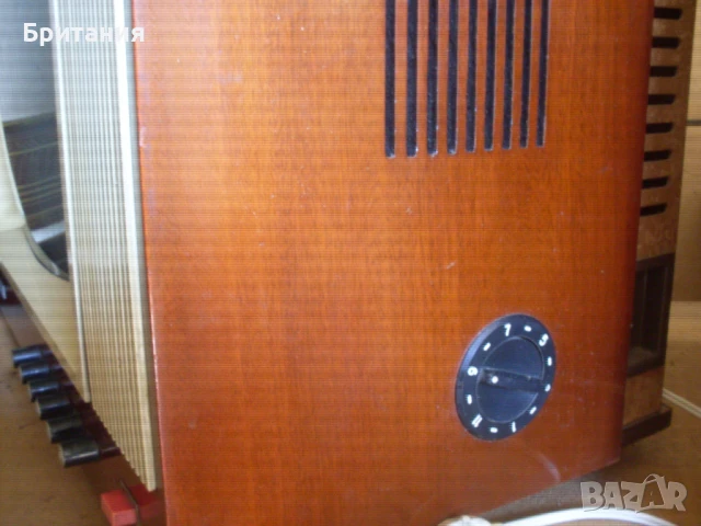 Стар български телевизор с покривало и крака., снимка 3 - Антикварни и старинни предмети - 50585179