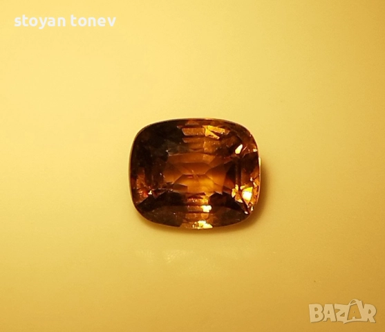 Рядък александрит с драматично променящ се цвят 1.52кт.! Сертифициран! Нов!, снимка 11 - Други - 52173924