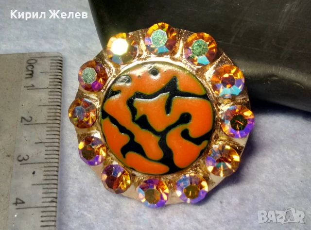 ЕМАЙЛИРАНА ПОЗЛАТЕНА ВИНТИДЖ СТИЛ БРОШКА с БЛЕСТЯЩИ БОХЕМСКИ КРИСТАЛИ 20348