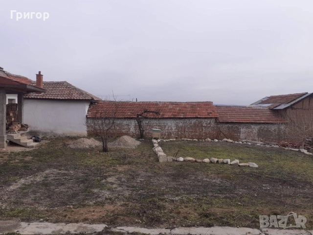 Продавам къща с двор в село Старосел, снимка 2 - Къщи - 52340787