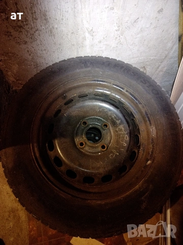 Джанти,гуми с добър грайфер и оригинални тасове за Ауди 80 Б4., снимка 4 - Гуми и джанти - 53355724