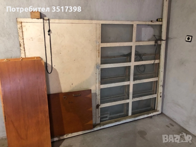 Гаражна метална врата 