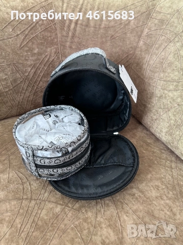 Оригинална козметична чанта Guess, снимка 5 - Чанти - 52919086