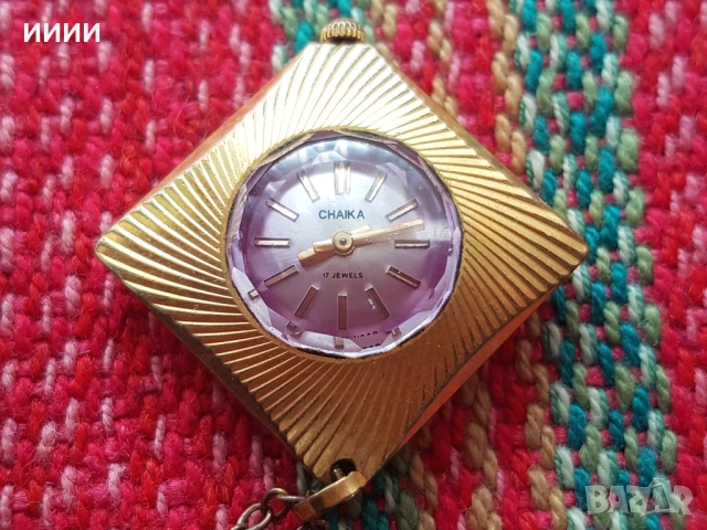 Часовник с позлата колие Чайка