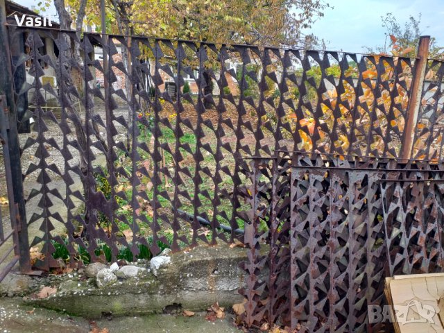  Ограда плътно желязо 12м., снимка 1 - Дограми - 27059224