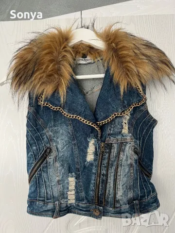 Късо дънково елече с пухена яка, снимка 2 - Елеци - 49980801