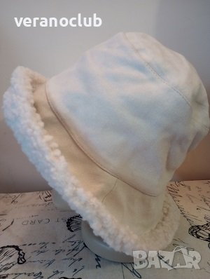 Кокетна зимна шапка с периферия Крема, снимка 3 - Шапки - 39041990