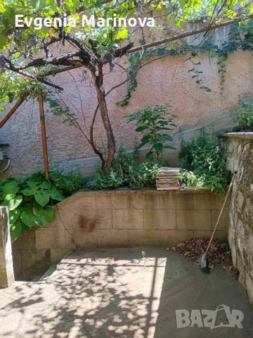 Продавам двуетажна къща