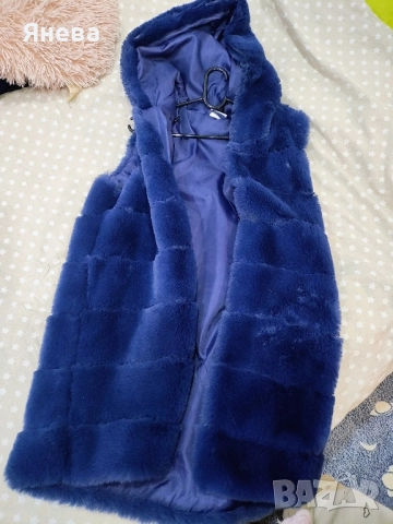 Пухен дамски елек с качулка, снимка 4 - Елеци - 51857687