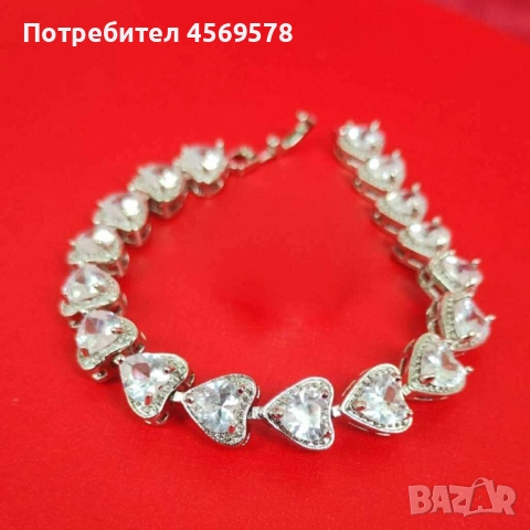 🌟 Остават само 5 броя от нашата стилна гривна със сърчица и камъчета.🌟 Цена: 29,01лв.🌟Универсална