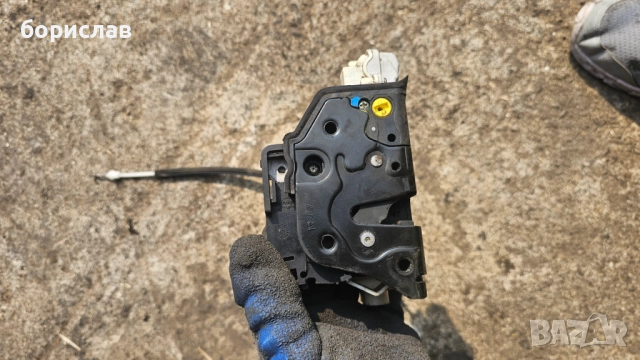 Задна лява брава за Audi q7, снимка 2 - Части - 51637337