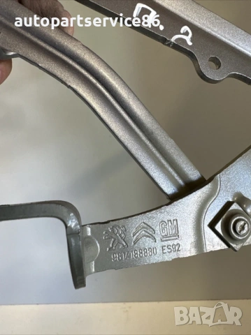 Предна Дясна Панти на Капака за Peugeot 3008 1.2T (2022) 9814188880, снимка 2 - Части - 53568960