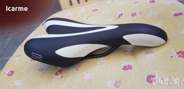 Седалка черно бяла, снимка 2 - Части за велосипеди - 51342762