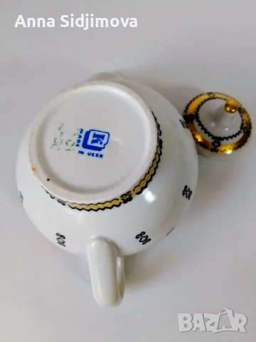 Руски порцелан чайник, снимка 2 - Антикварни и старинни предмети - 51293847