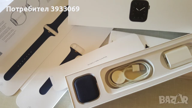 Apple Watch 5 GPS 44, снимка 5 - Смарт гривни - 50619137