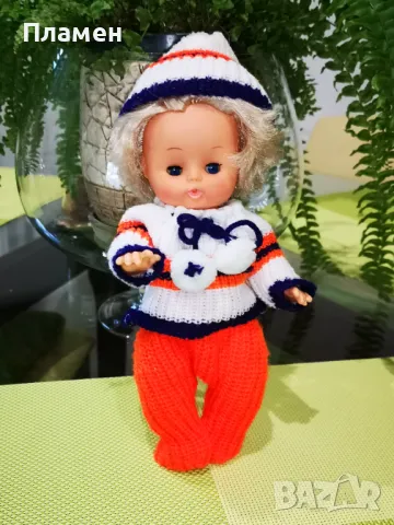 Малка спяща ретро кукла Hong Kong 