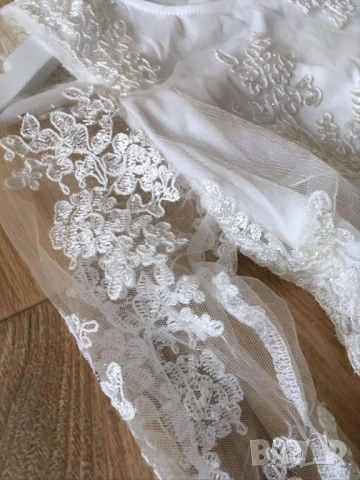 Разпродажба Официална бяла рокля с бродерии и тюл с дълъг ръкав Нова, снимка 3 - Рокли - 52881416