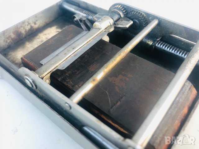 Машинка за заточване на бръснарски ножчета SERVUS!, снимка 6 - Антикварни и старинни предмети - 27251507