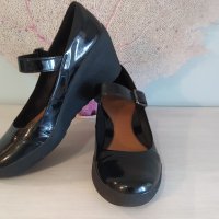 CLARKS черни, лачени – на платформа, № 40, снимка 3 - Дамски ежедневни обувки - 38445464