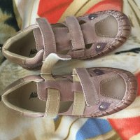 Petit Petons 34 размер нови обувки от Франция с лепенки, снимка 2 - Детски обувки - 33521606