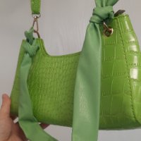 Нова дамска чанта зелена,  с дълга и къса дръжка , снимка 4 - Чанти - 32719279