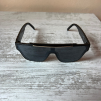 Черни слънчеви очила със златна лента 😎, снимка 2 - Слънчеви и диоптрични очила - 44906644
