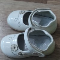 Продавам бели обувки за момиченце, снимка 4 - Детски обувки - 34520752