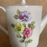 Порцеланов немски чайник с релеф и красиви цветя, снимка 2 - Други - 33622314