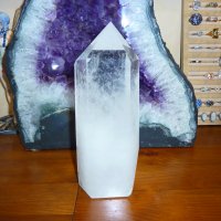 Планински кристал обелиск 1.9кг 23см подходящ за подарък, снимка 2 - Други ценни предмети - 43341684