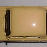 Renault Douphine 1965 - мащаб 1:43 на Del Prado модела е нов в блистер Рено Reno, снимка 3 - Колекции - 27382843